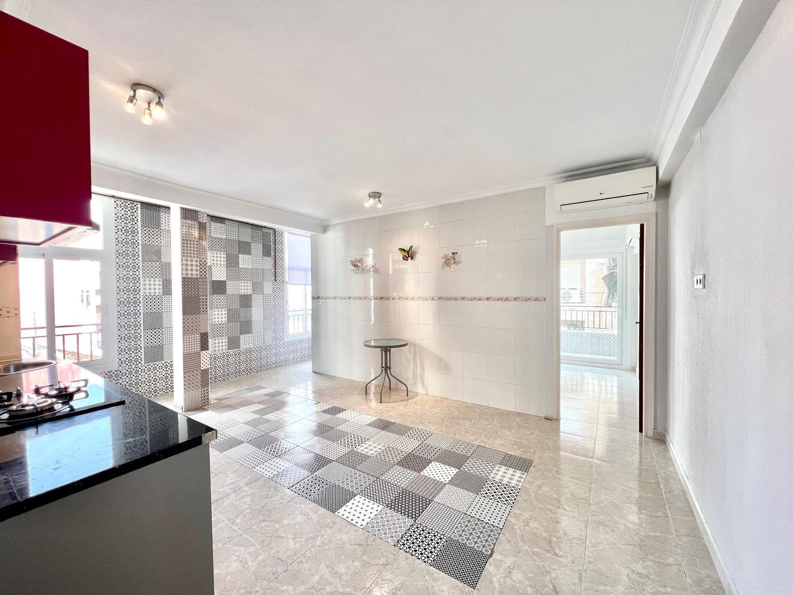 3 Bed, 1 Bath, ApartmentFor Sale, Torrevieja, Alicante