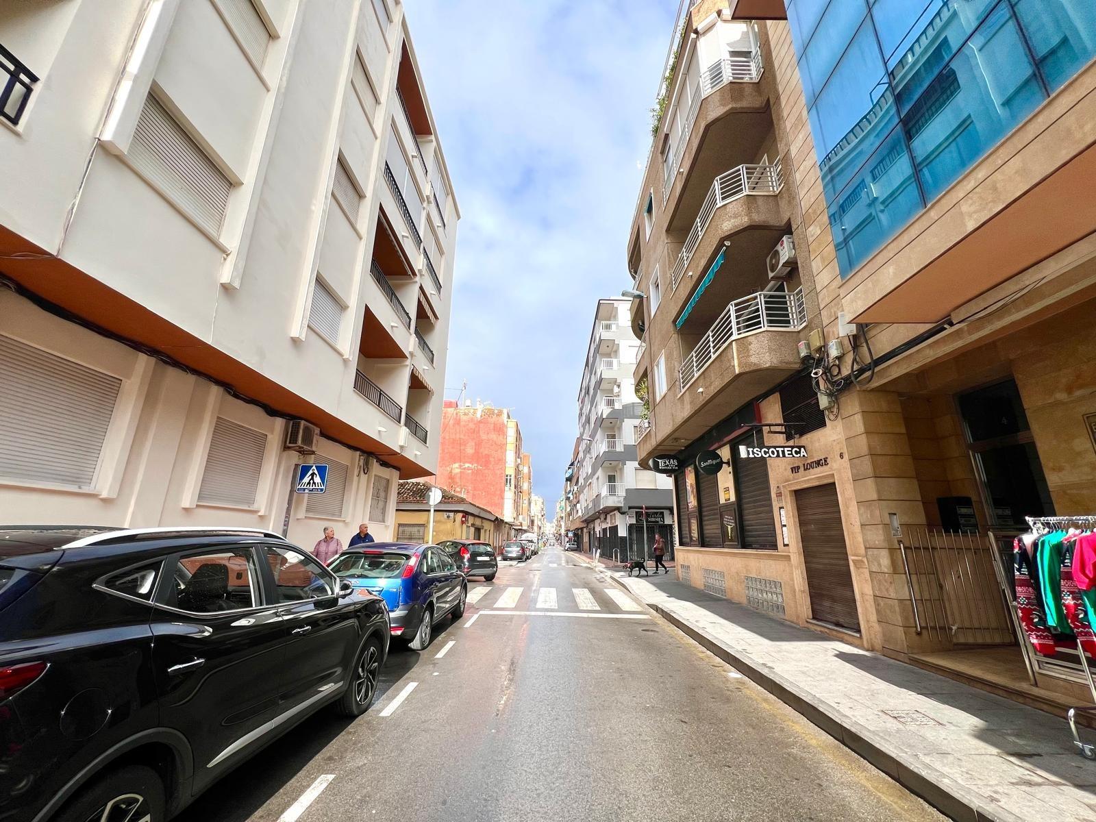 3 Bed, 1 Bath, ApartmentFor Sale, Torrevieja, Alicante