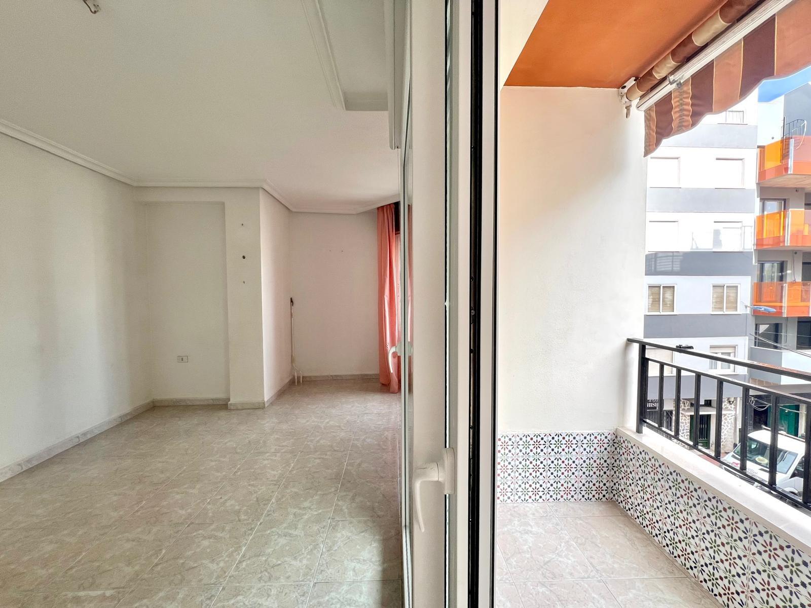 3 Bed, 1 Bath, ApartmentFor Sale, Torrevieja, Alicante