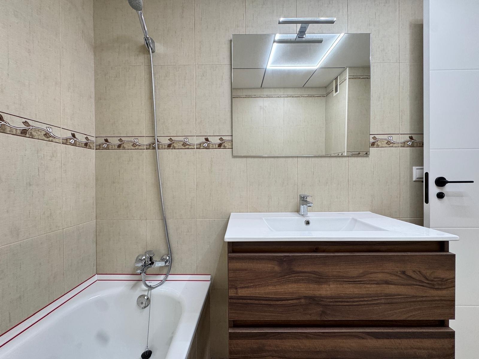 3 Bed, 2 Bath, ApartmentFor Sale, Torrevieja, Alicante