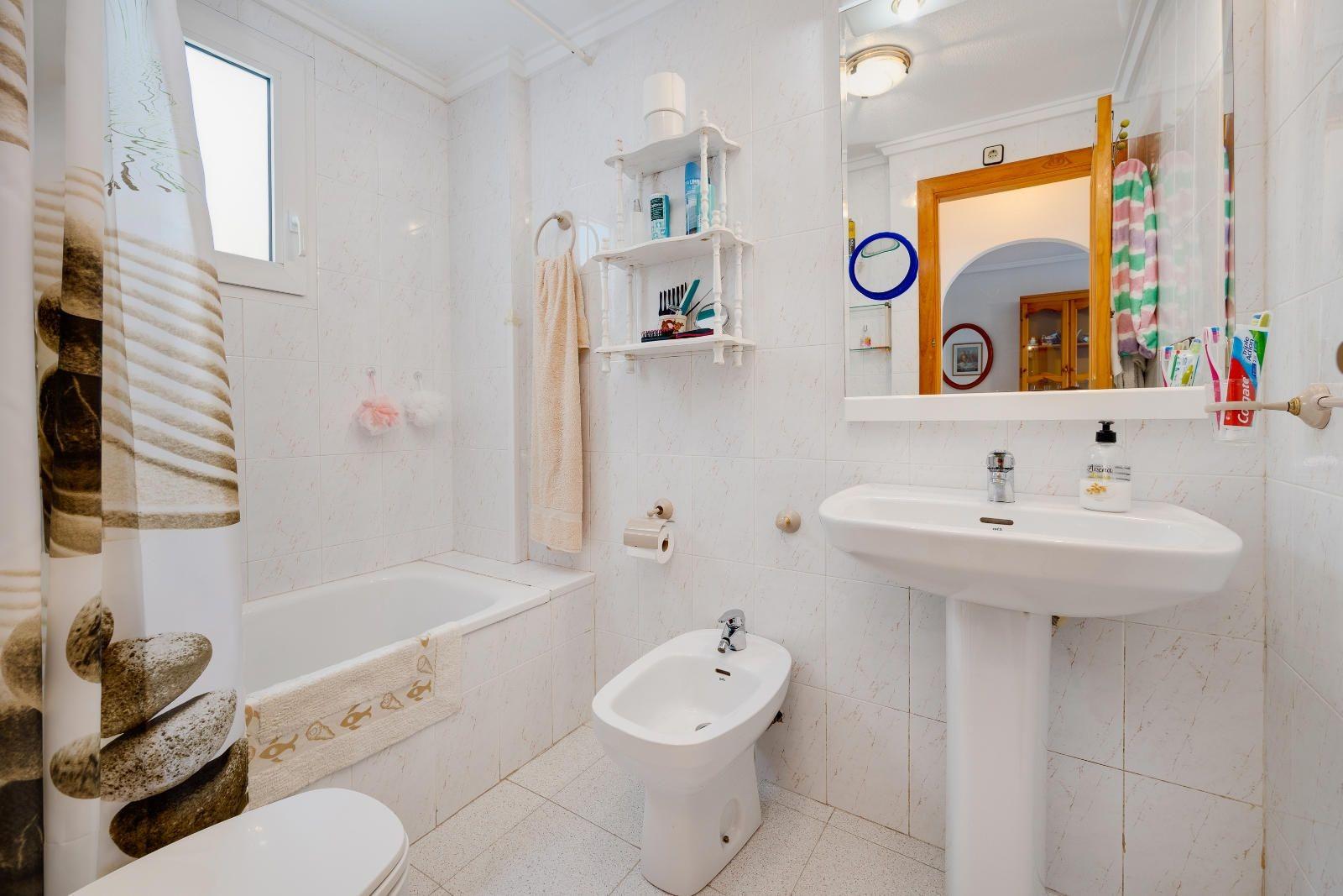 2 Bed, 1 Bath, ApartmentFor Sale, Torrevieja, Alicante