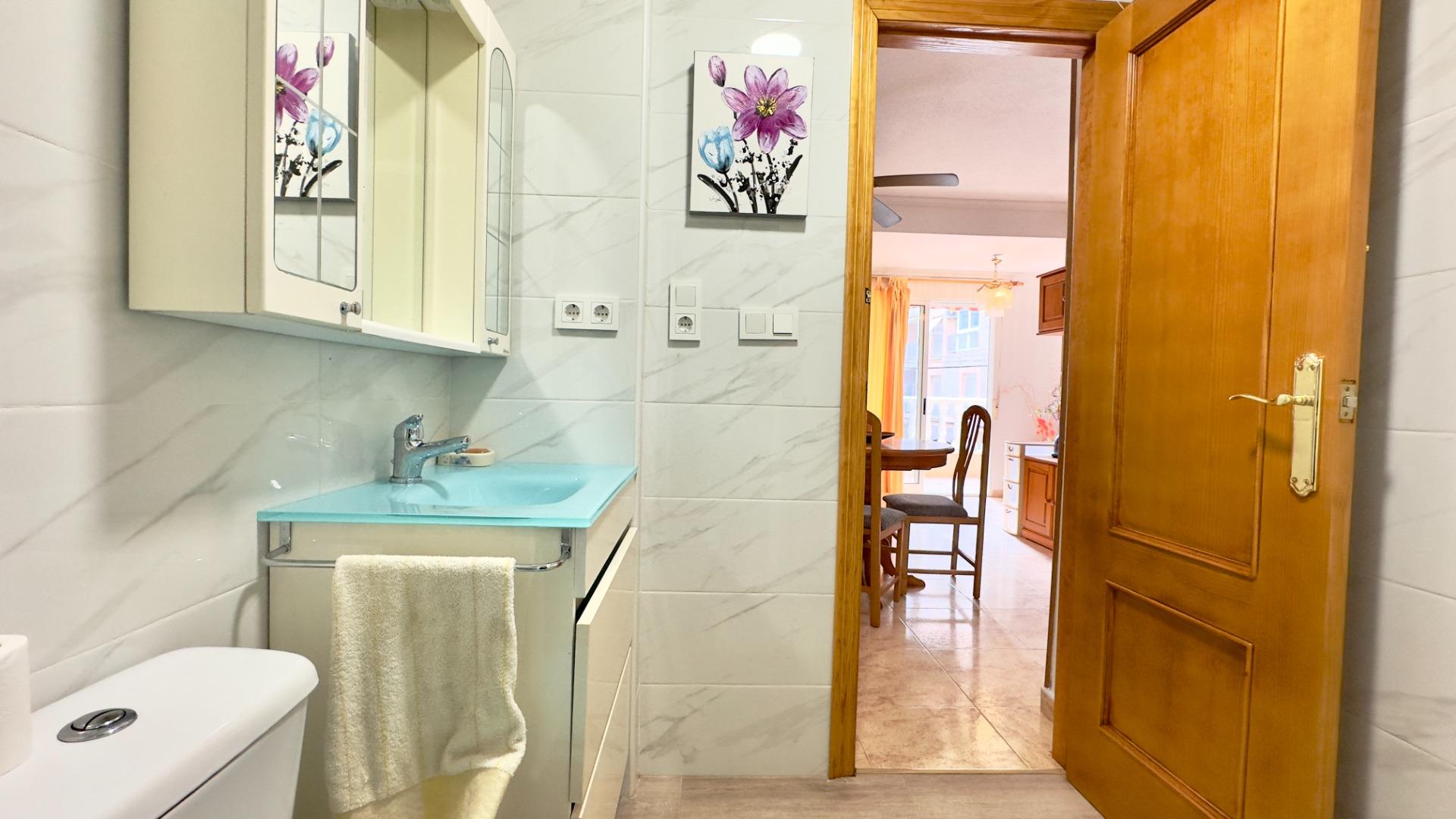 2 Bed, 1 Bath, ApartmentFor Sale, Torrevieja, Alicante