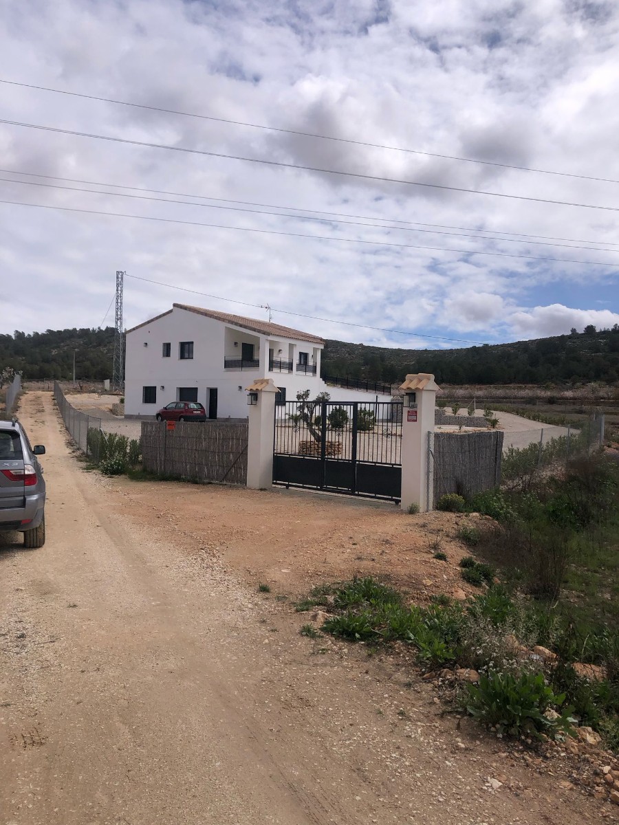 5 Bed, 3 Bath, HouseFor Sale, Pinoso, Alicante