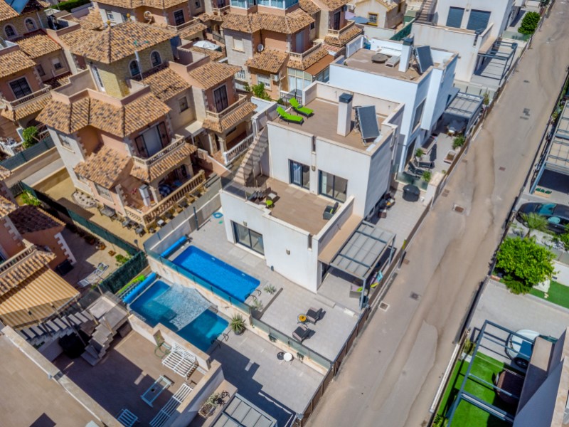 5 Bed, 3 Bath, HouseFor Sale, Torrevieja, Alicante