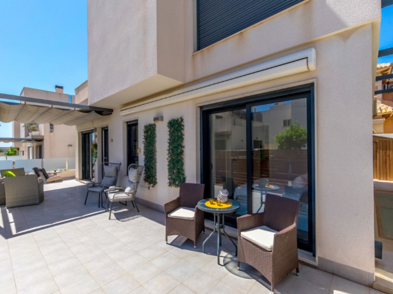 5 Bed, 3 Bath, HouseFor Sale, Torrevieja, Alicante