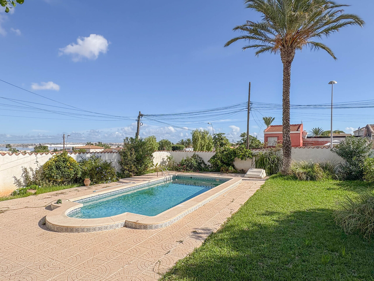 4 Bed, 2 Bath, HouseFor Sale, Los Balcones, Alicante