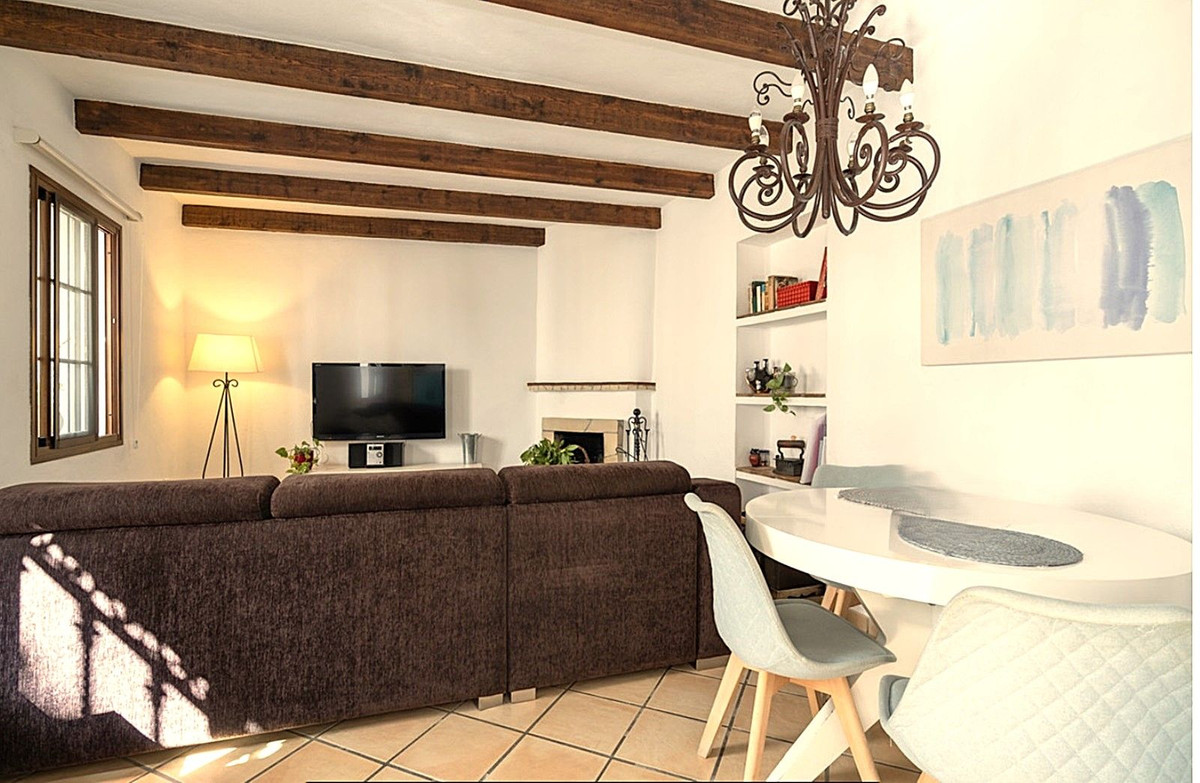2 Bed, 1 Bath, HouseFor Sale, Estepona, Malaga