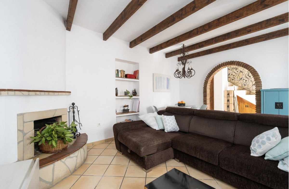 2 Bed, 1 Bath, HouseFor Sale, Estepona, Malaga