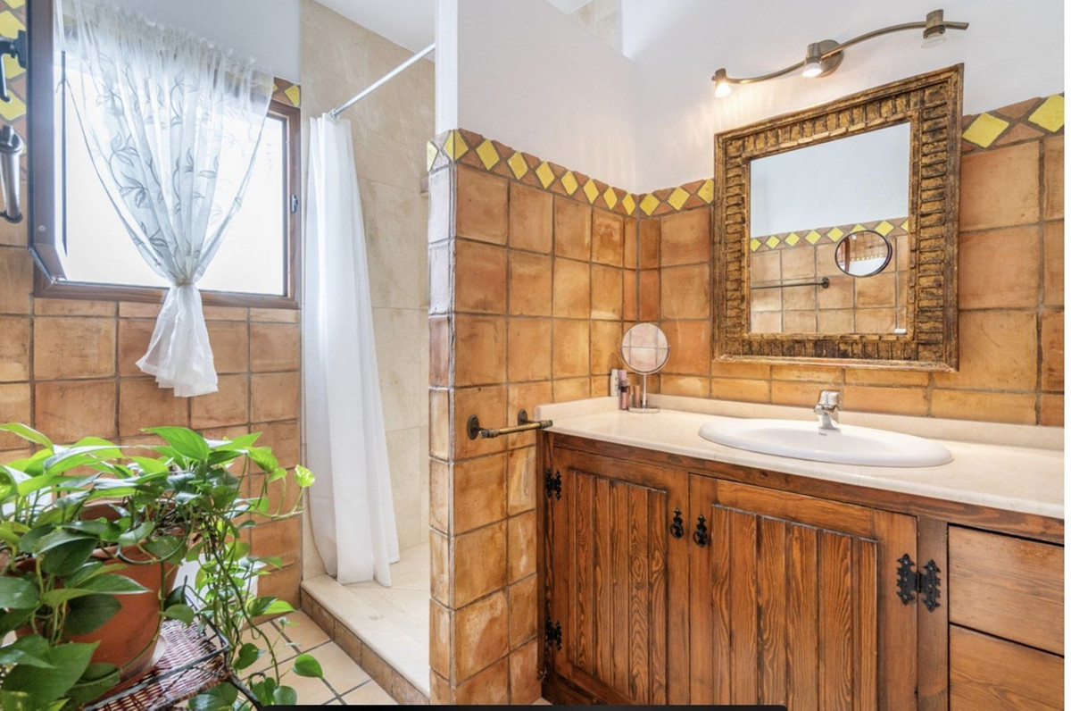 2 Bed, 1 Bath, HouseFor Sale, Estepona, Malaga