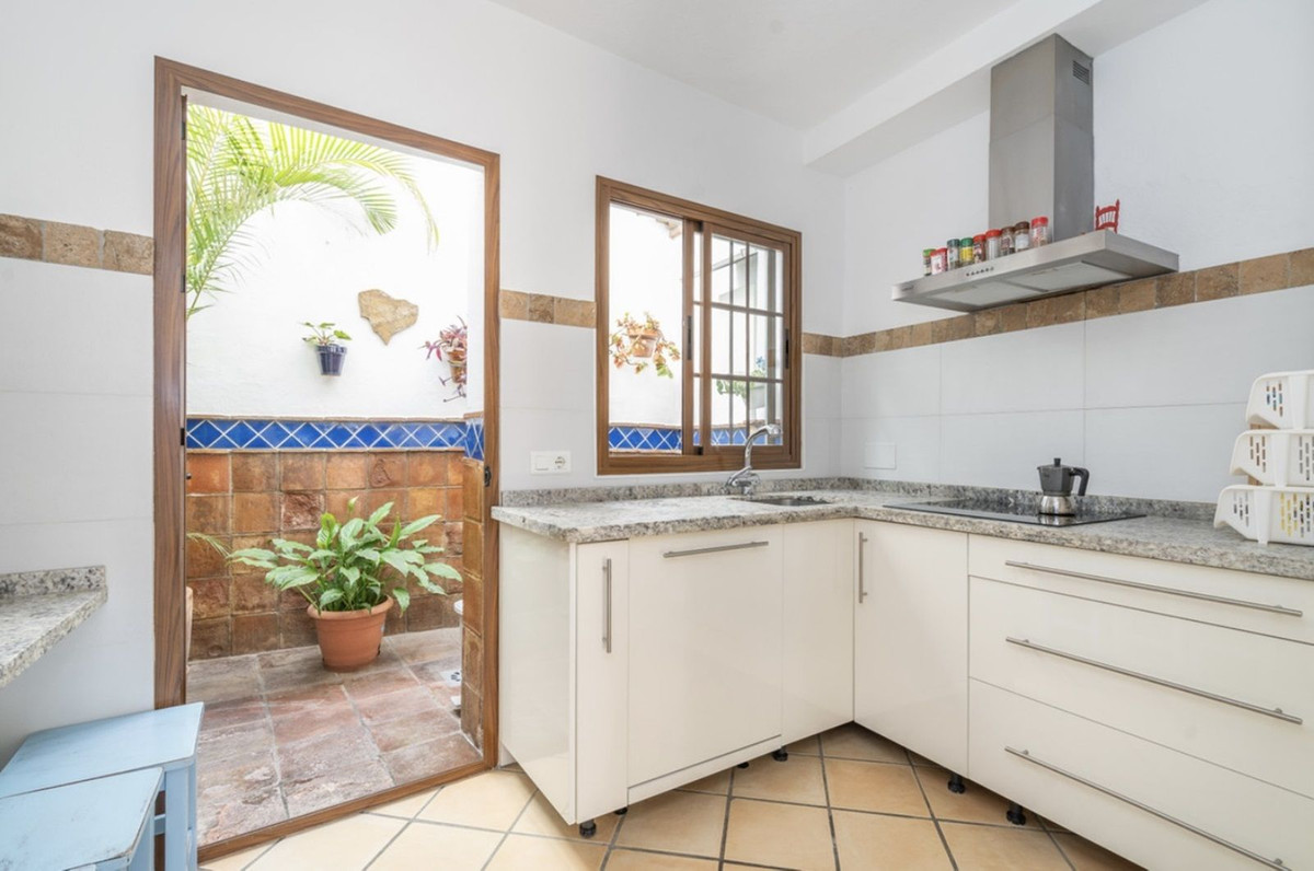 2 Bed, 1 Bath, HouseFor Sale, Estepona, Malaga