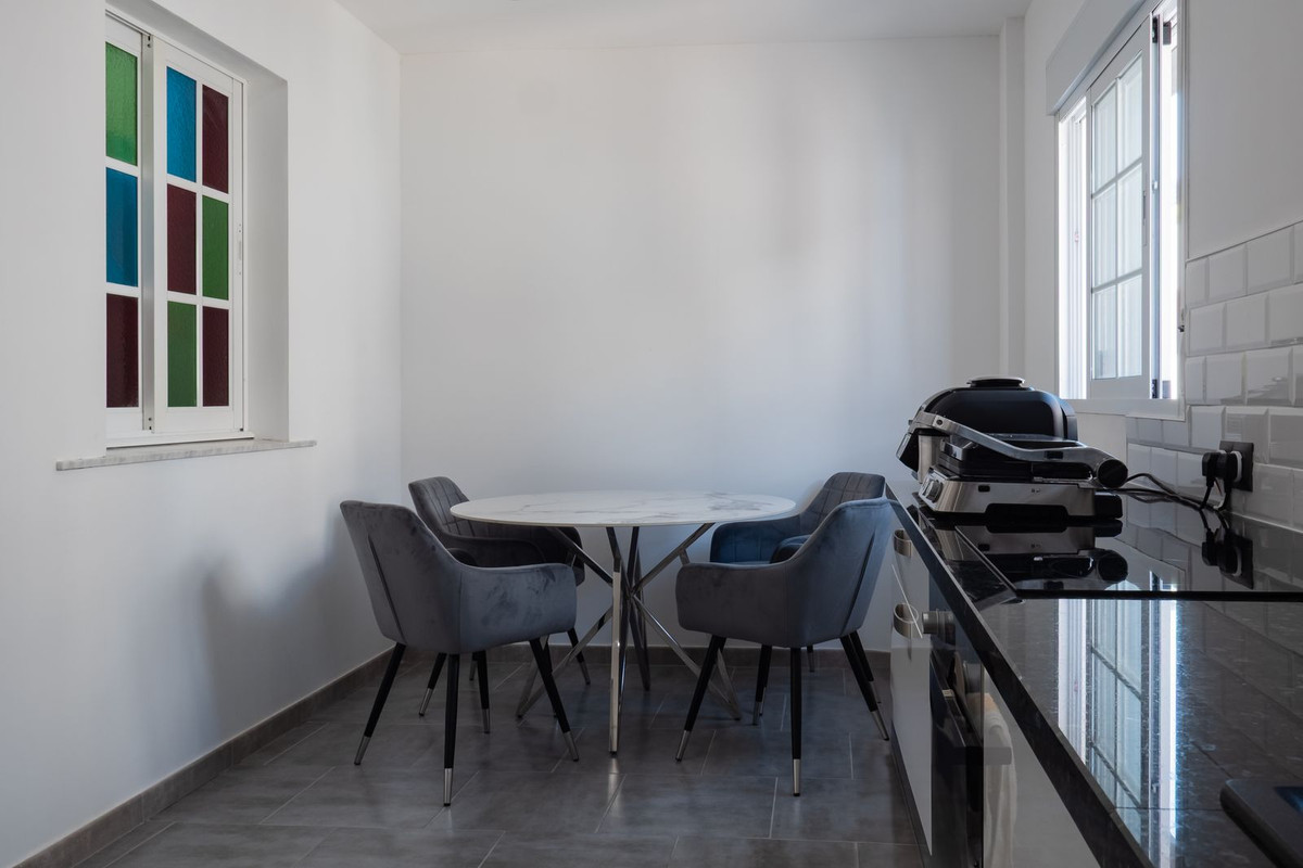 Alhaurin el Grande, Malaga, 6 Bedrooms Bedrooms, ,3 BathroomsBathrooms,For Sale,R4831489