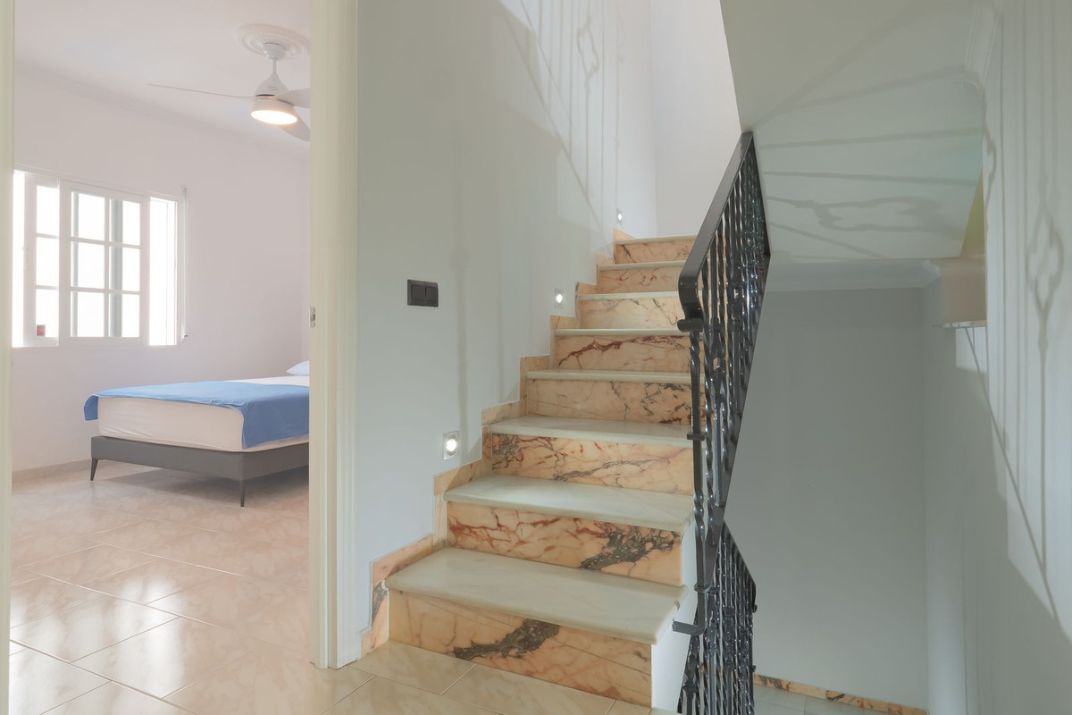 Alhaurin el Grande, Malaga, 6 Bedrooms Bedrooms, ,3 BathroomsBathrooms,For Sale,R4831489