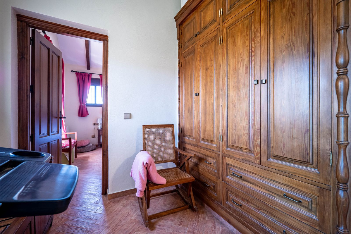 Alhaurin el Grande, Malaga, 4 Bedrooms Bedrooms, ,2 BathroomsBathrooms,For Sale,R5021104