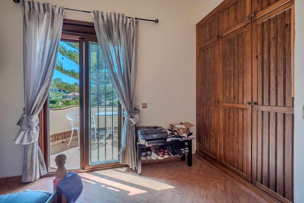 Alhaurin el Grande, Malaga, 4 Bedrooms Bedrooms, ,2 BathroomsBathrooms,For Sale,R5021104