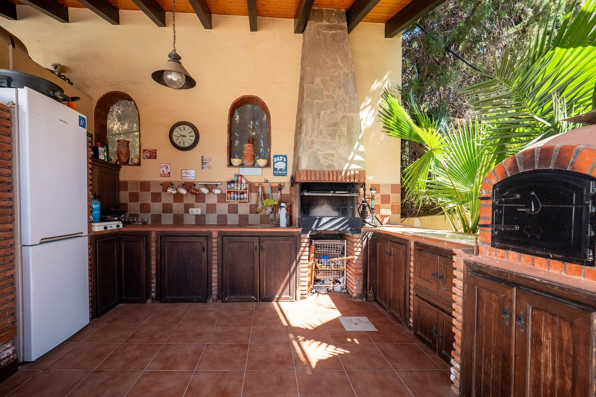 Alhaurin el Grande, Malaga, 4 Bedrooms Bedrooms, ,2 BathroomsBathrooms,For Sale,R5021104