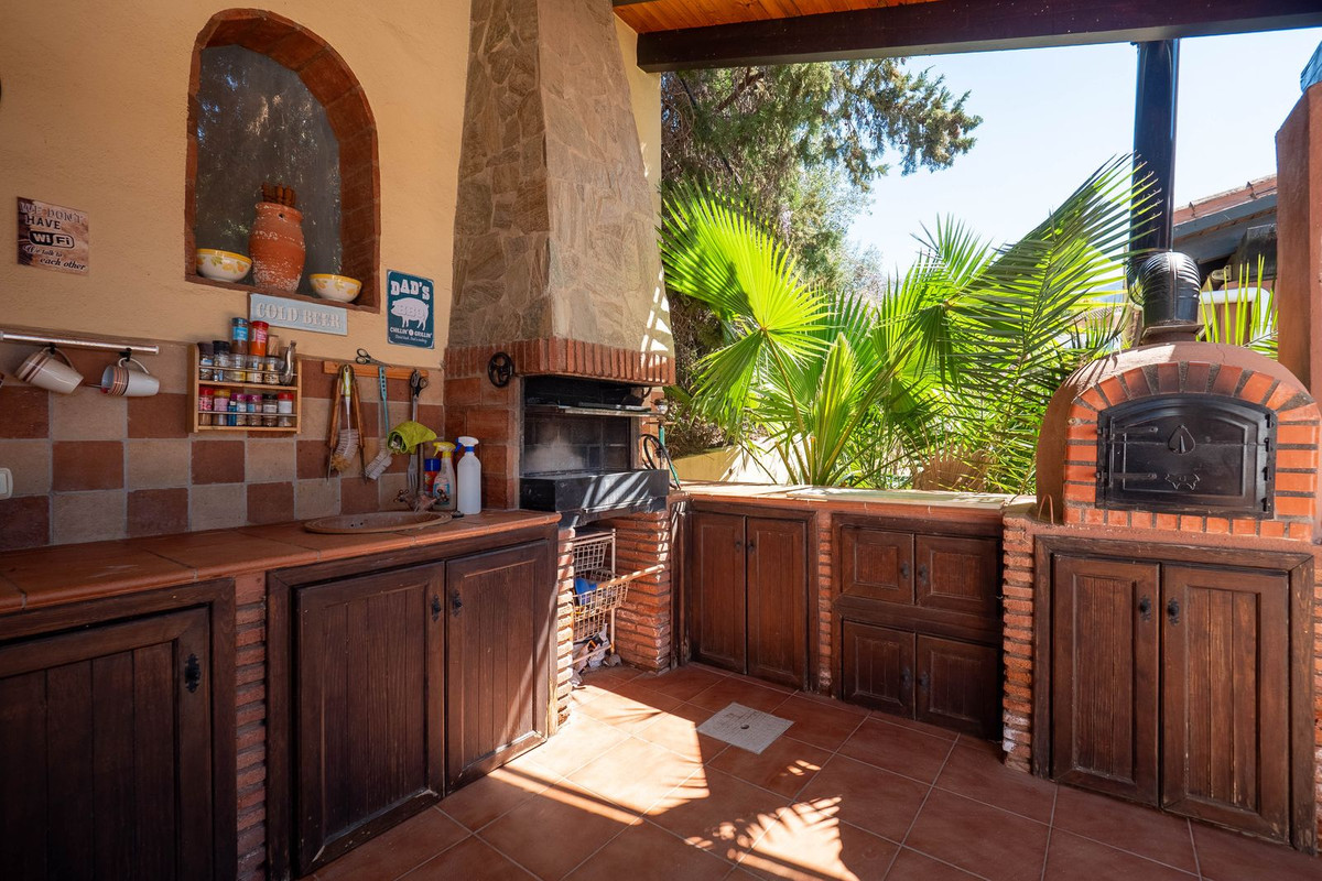 Alhaurin el Grande, Malaga, 4 Bedrooms Bedrooms, ,2 BathroomsBathrooms,For Sale,R5021104