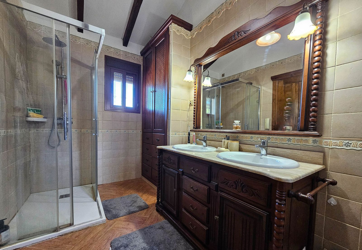 Alhaurin el Grande, Malaga, 4 Bedrooms Bedrooms, ,2 BathroomsBathrooms,For Sale,R5021104