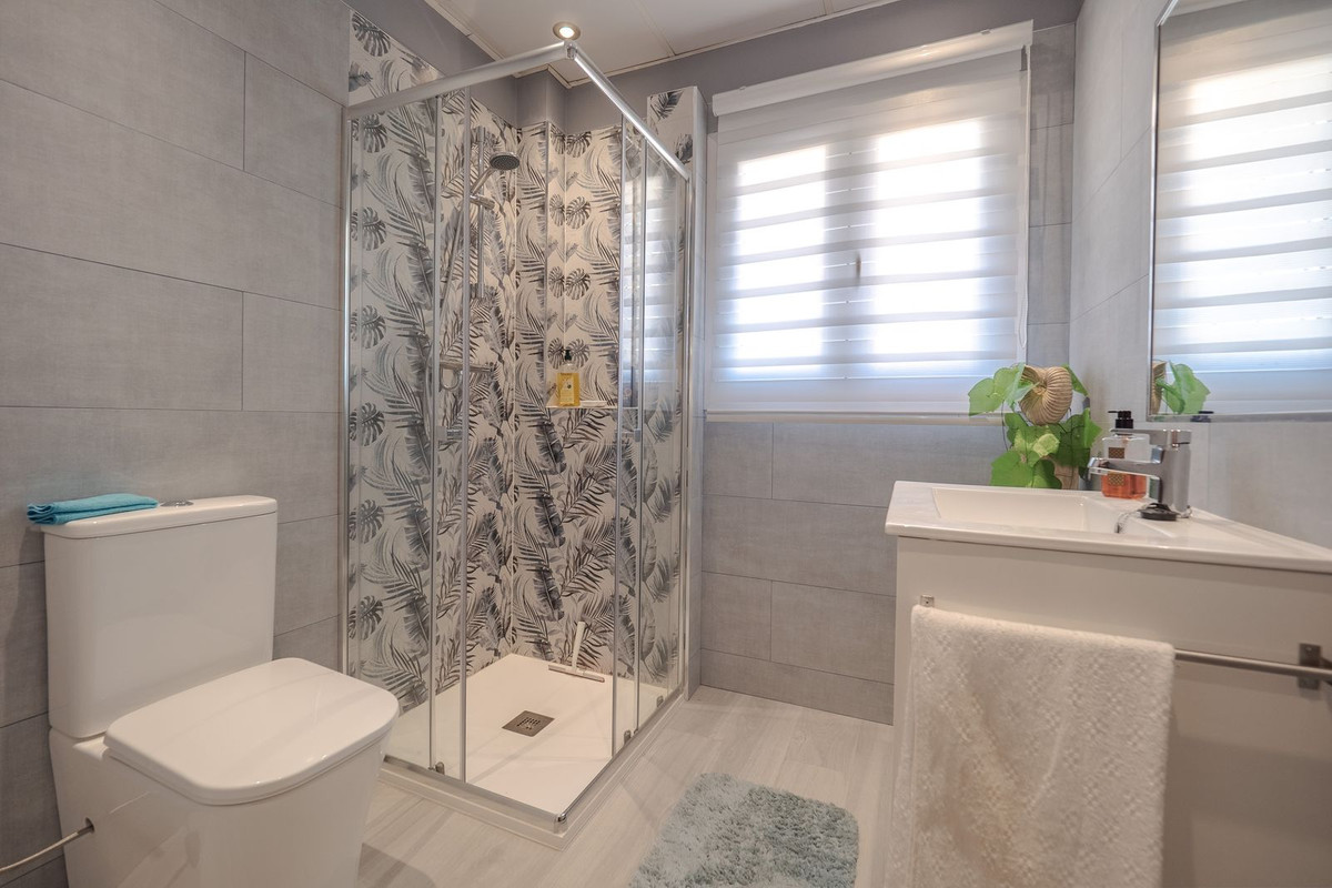 Alhaurin el Grande, Malaga, 5 Bedrooms Bedrooms, ,3 BathroomsBathrooms,For Sale,R5048269