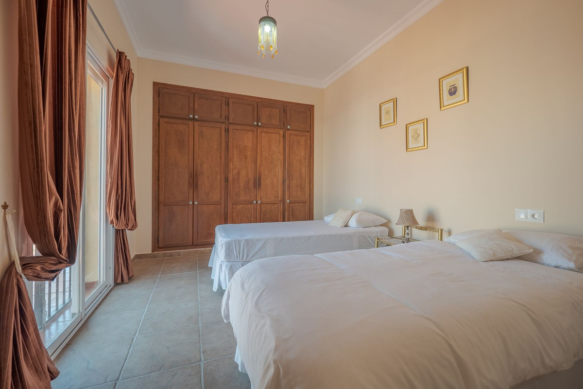 Alhaurin el Grande, Malaga, 5 Bedrooms Bedrooms, ,3 BathroomsBathrooms,For Sale,R5048269