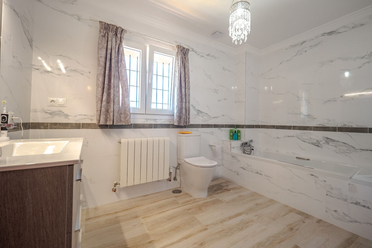 Alhaurin el Grande, Malaga, 5 Bedrooms Bedrooms, ,3 BathroomsBathrooms,For Sale,R5048269