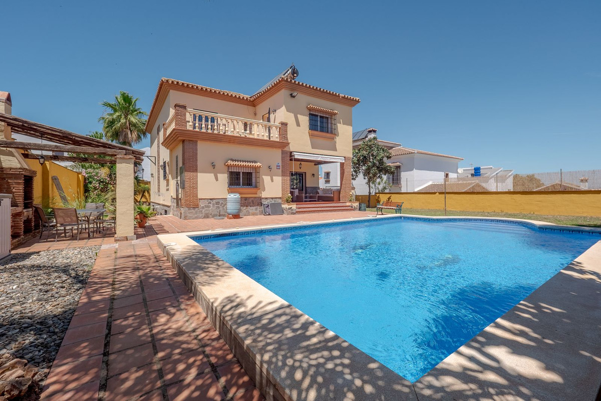 Alhaurin el Grande, Malaga, 5 Bedrooms Bedrooms, ,3 BathroomsBathrooms,For Sale,R5048269