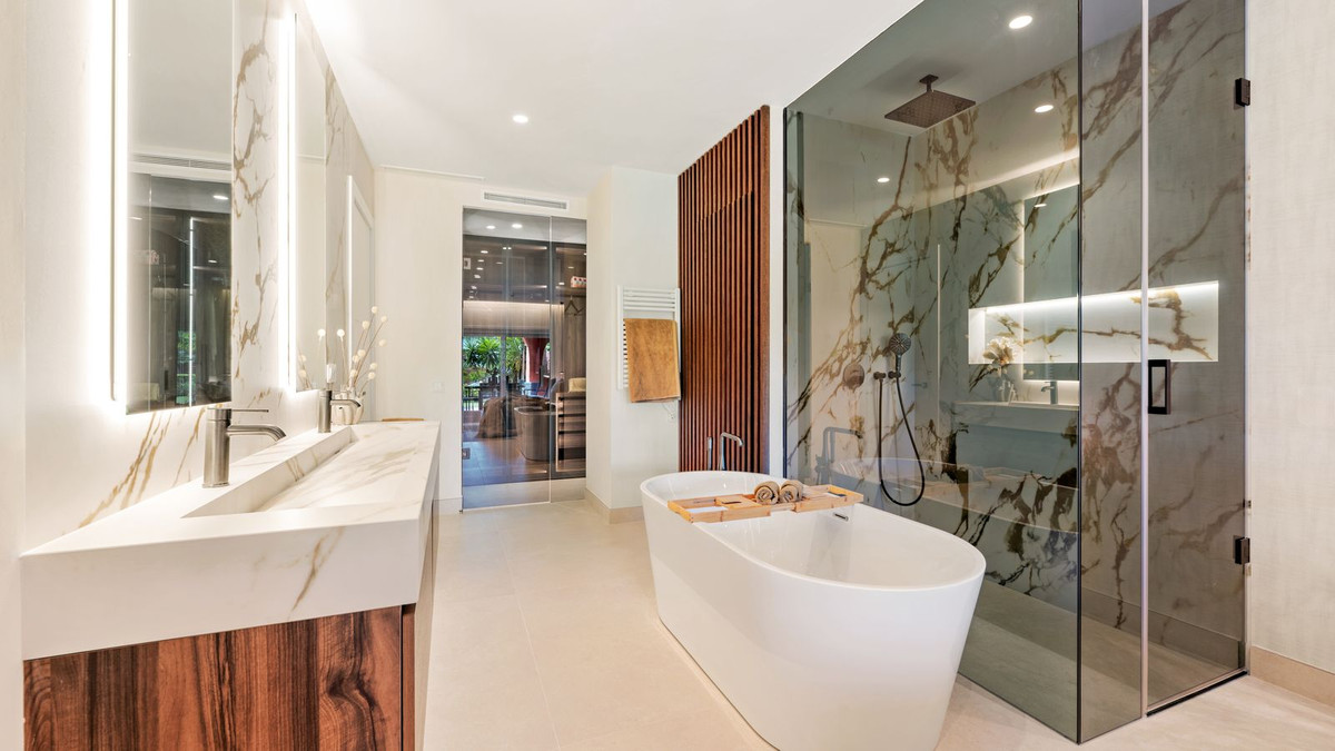 3 Bed, 3 Bath, ApartmentFor Sale, New Golden Mile, Malaga