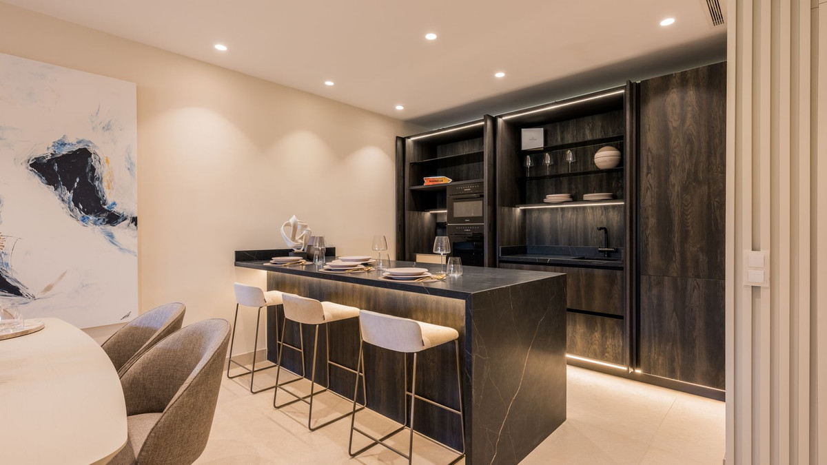 3 Bed, 3 Bath, ApartmentFor Sale, New Golden Mile, Malaga