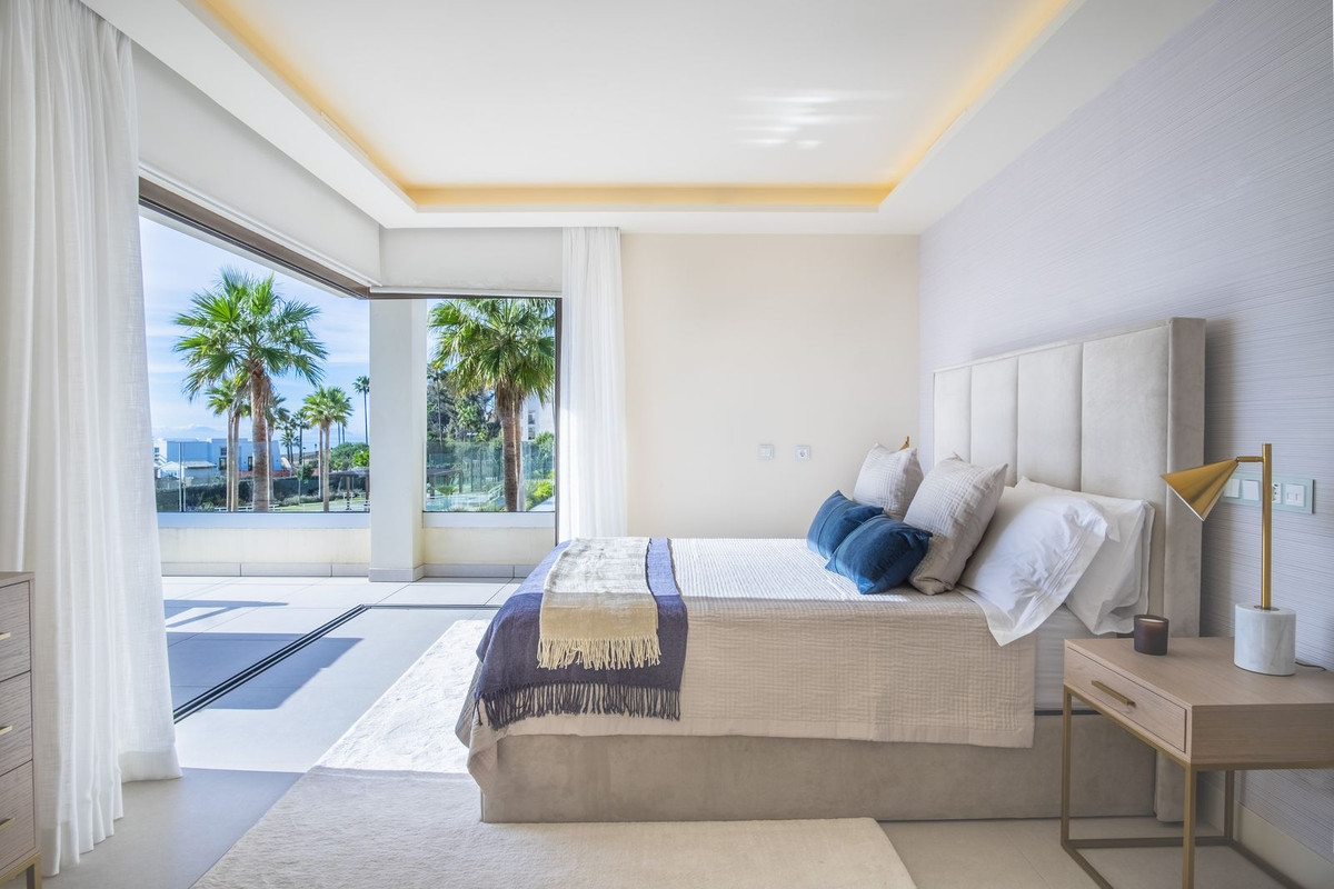 4 Bed, 3 Bath, HouseFor Sale, New Golden Mile, Malaga