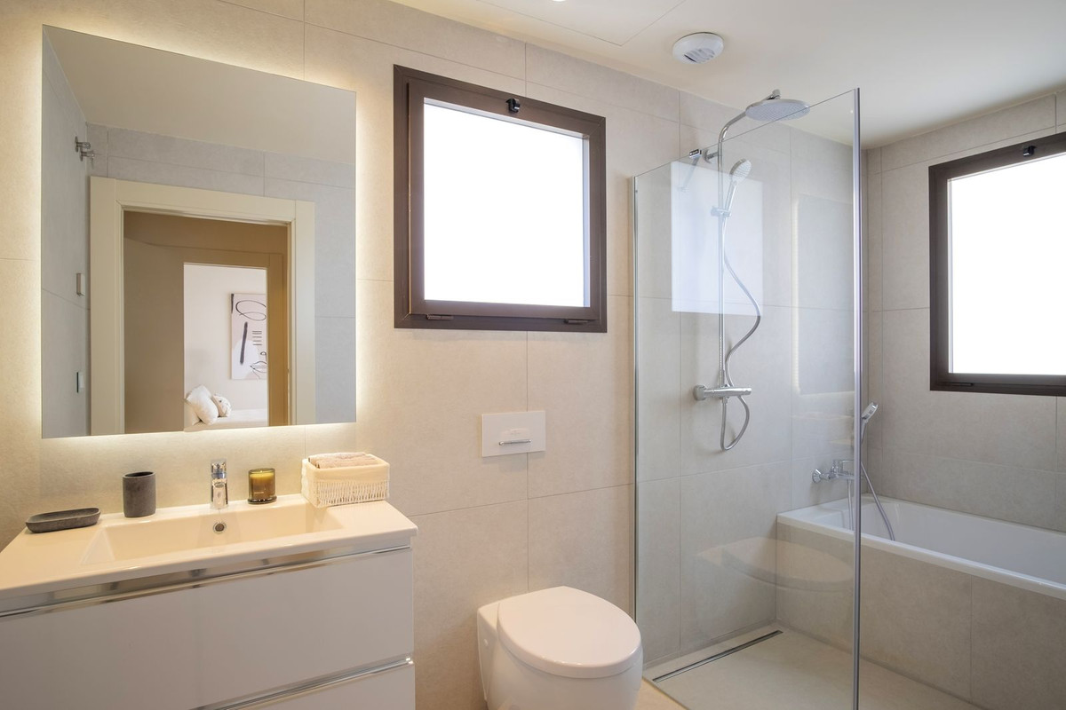 4 Bed, 3 Bath, HouseFor Sale, New Golden Mile, Malaga