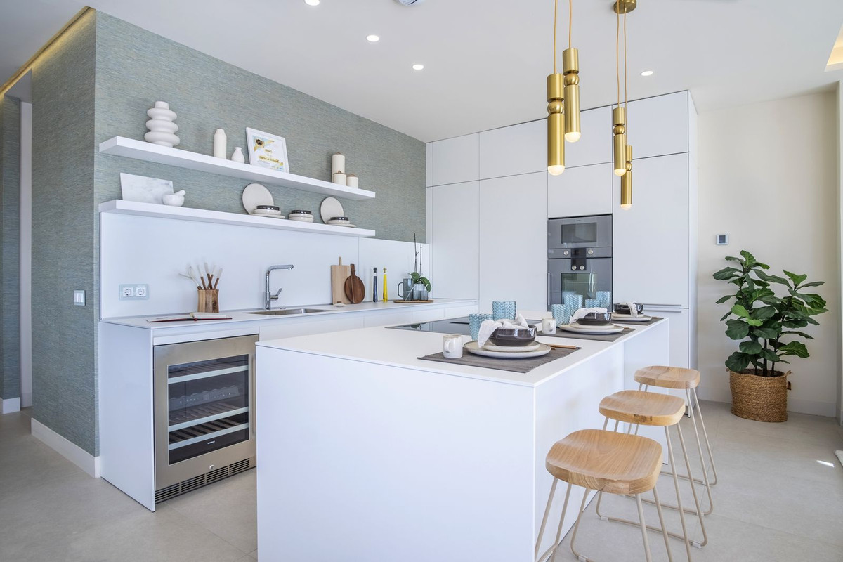 4 Bed, 3 Bath, HouseFor Sale, New Golden Mile, Malaga