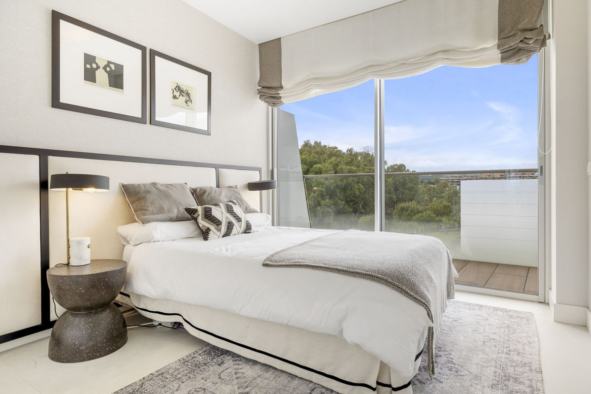 3 Bed, 2 Bath, ApartmentFor Sale, Estepona, Malaga