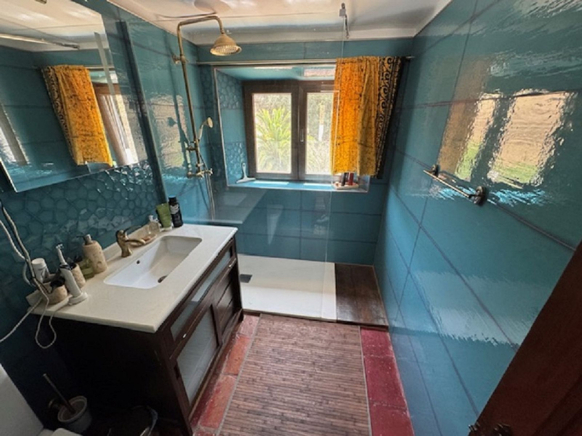 4 Bed, 2 Bath, HouseFor Sale, Casares, Malaga