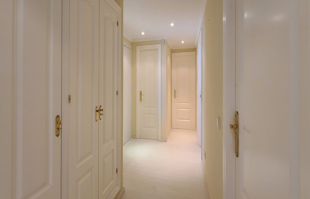 5 Bed, 4 Bath, HouseFor Sale, The Golden Mile, Malaga