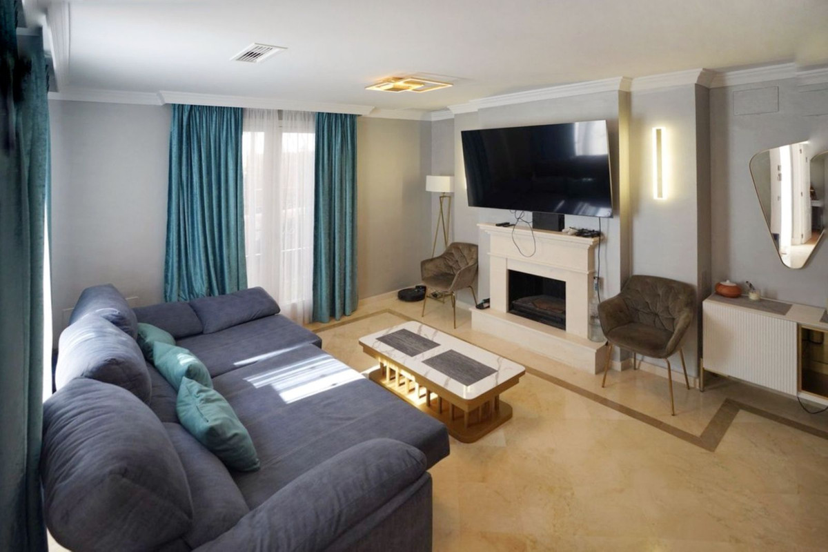 2 Bed, 2 Bath, HouseFor Sale, Aloha, Malaga