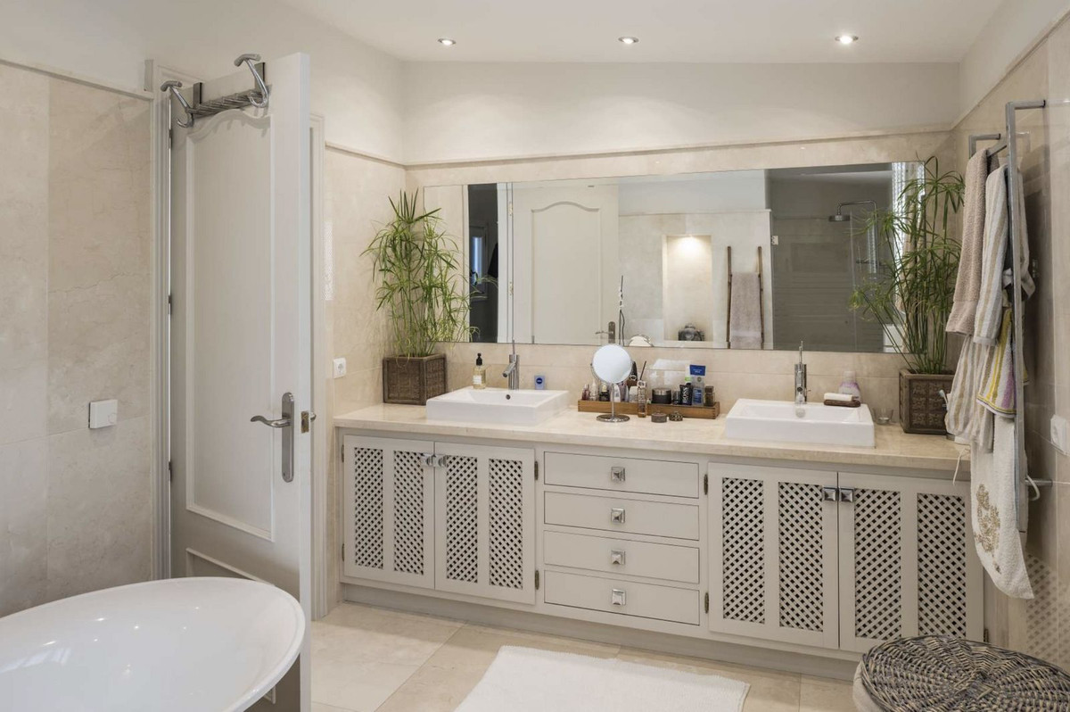 3 Bed, 2 Bath, HouseFor Sale, La Quinta, Malaga