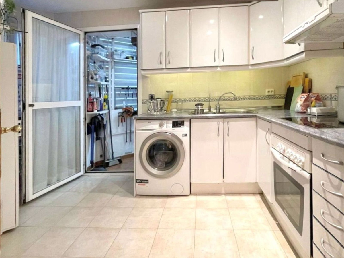 2 Bed, 1 Bath, ApartmentFor Sale, Cerros del Aguila, Malaga