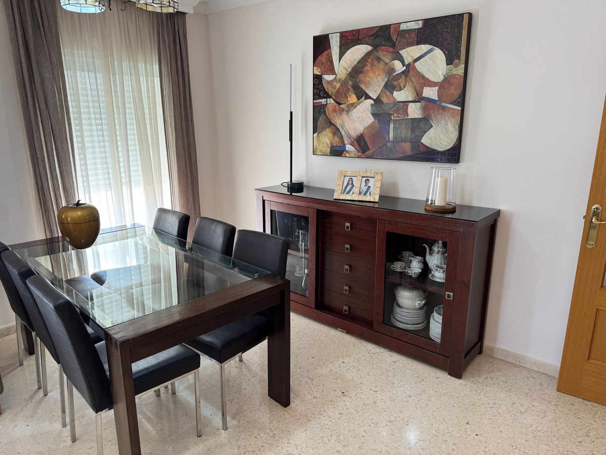 4 Bed, 3 Bath, ApartmentFor Sale, Estepona, Malaga