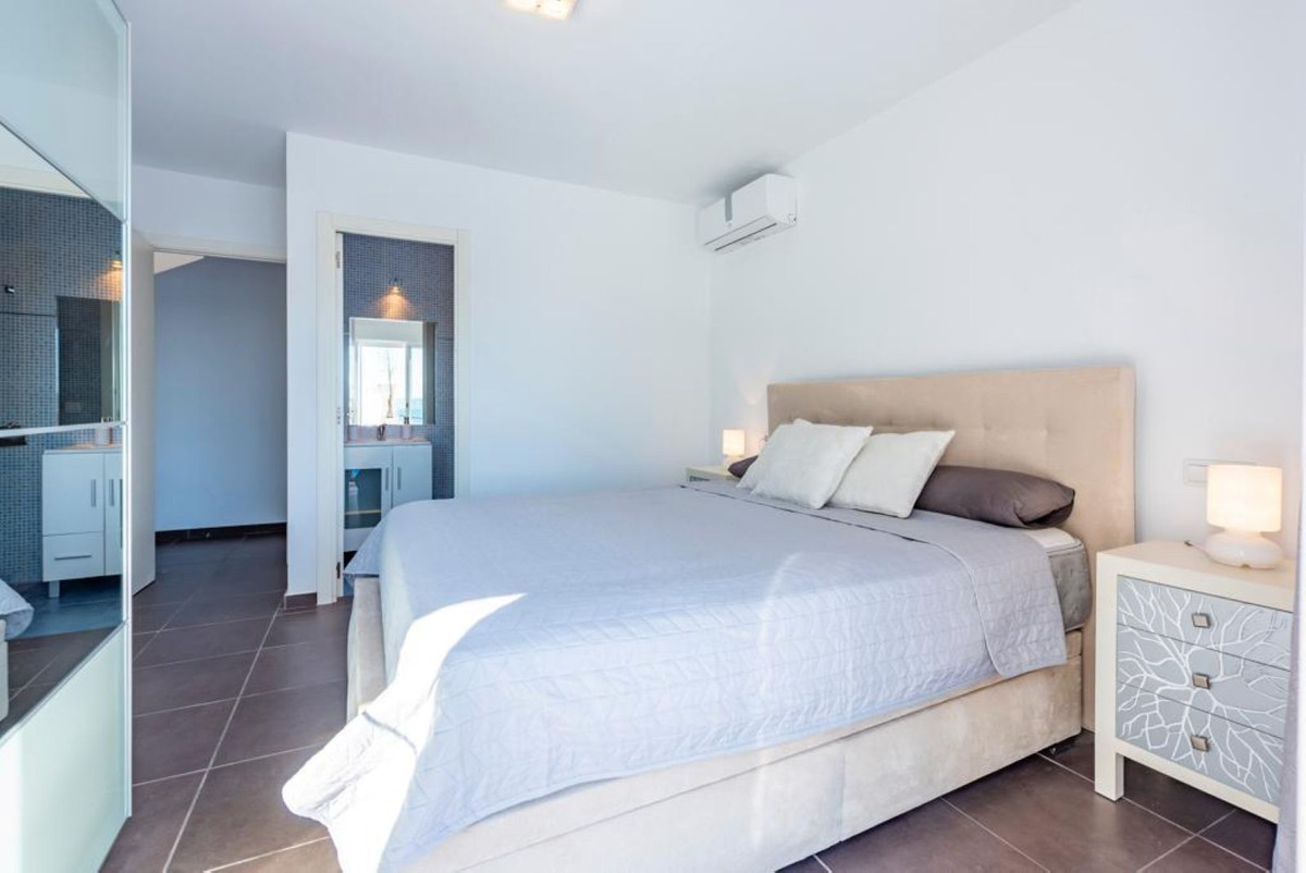 6 Bed, 7 Bath, HouseFor Sale, El Chaparral, Malaga