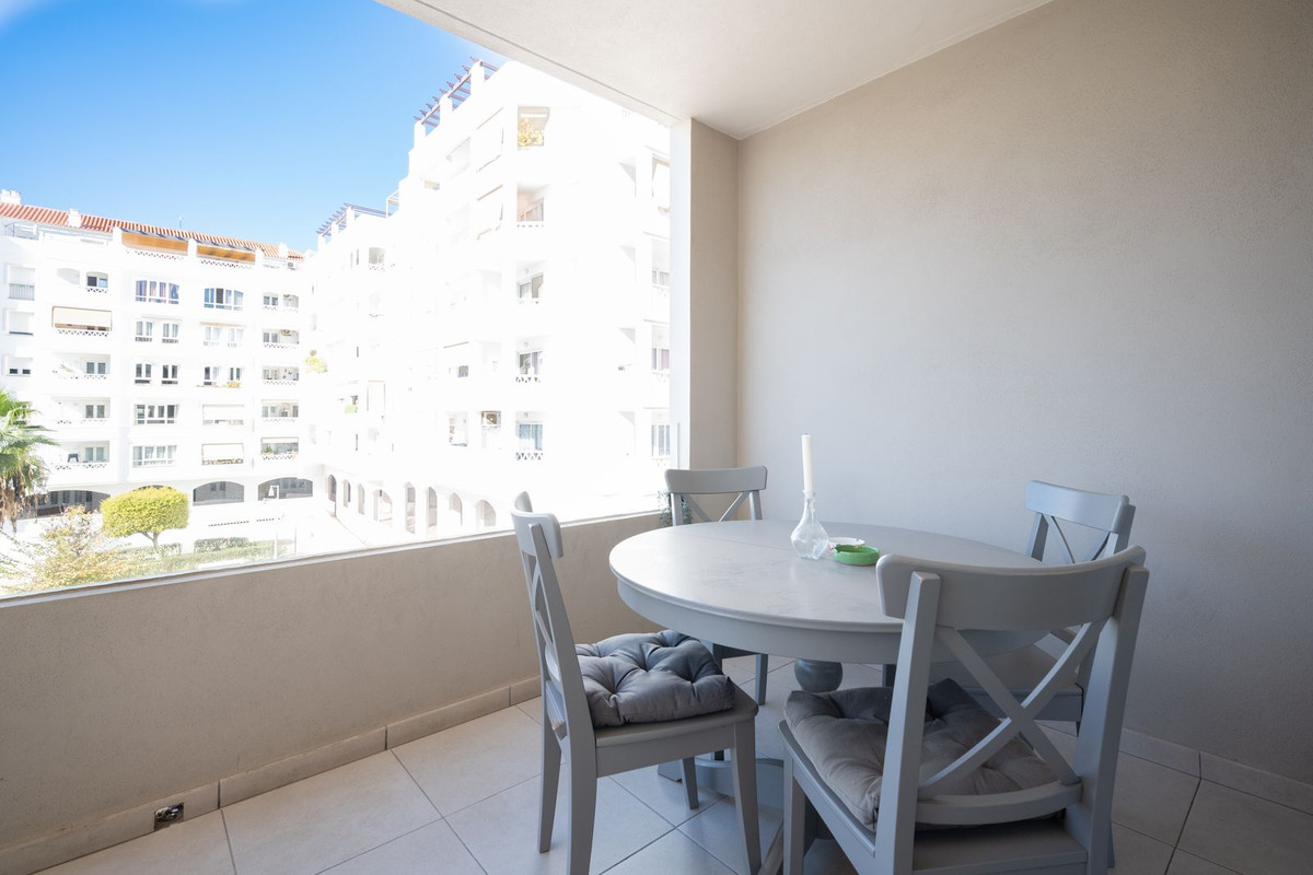 3 Bed, 2 Bath, ApartmentFor Sale, Nueva Andalucia, Malaga
