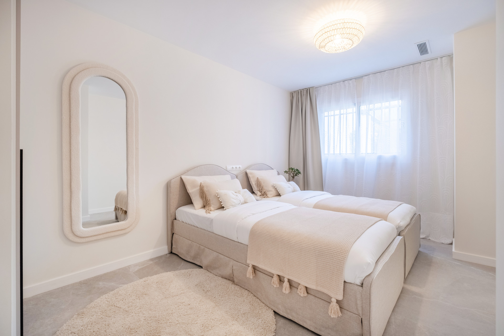 3 Bed, 3 Bath, ApartmentFor Sale, Benahavis, Malaga