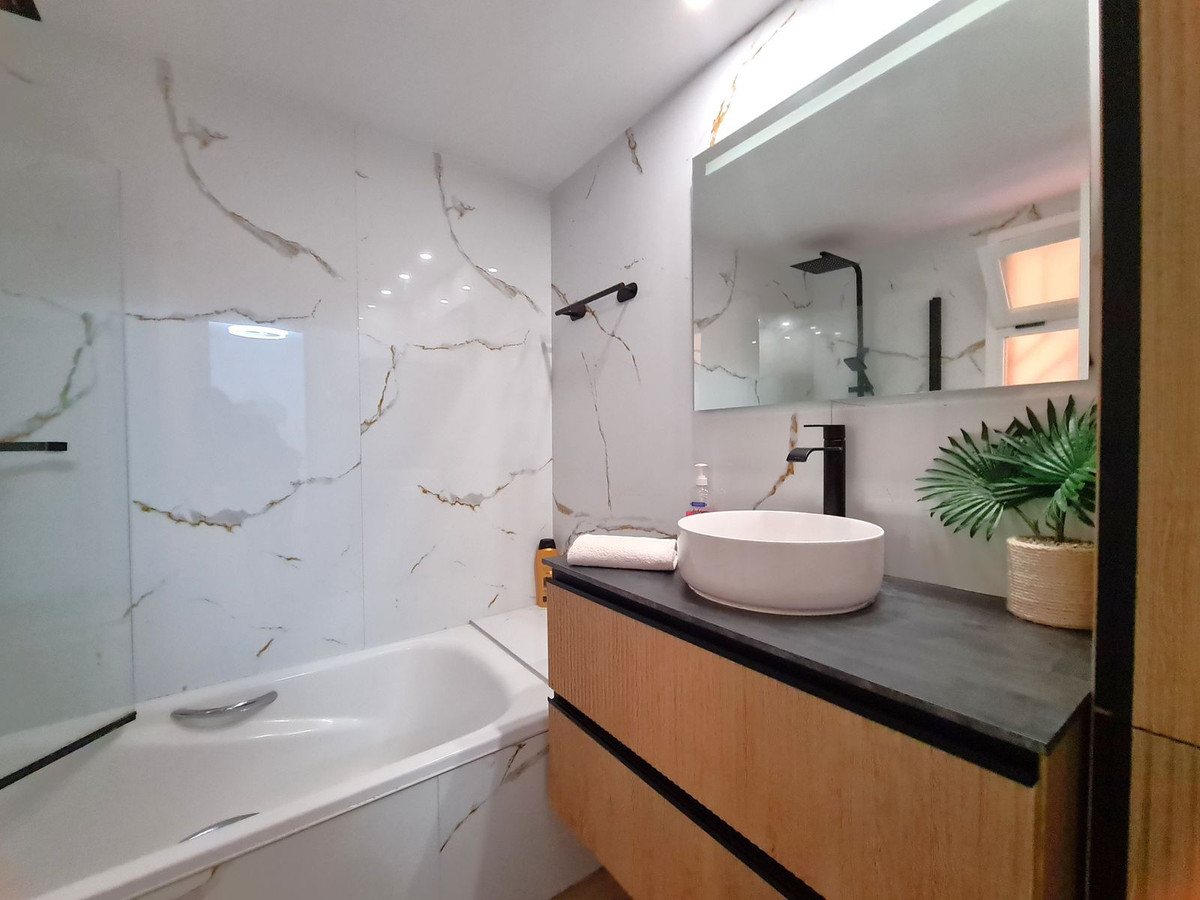 2 Bed, 1 Bath, ApartmentFor Sale, Calahonda, Malaga