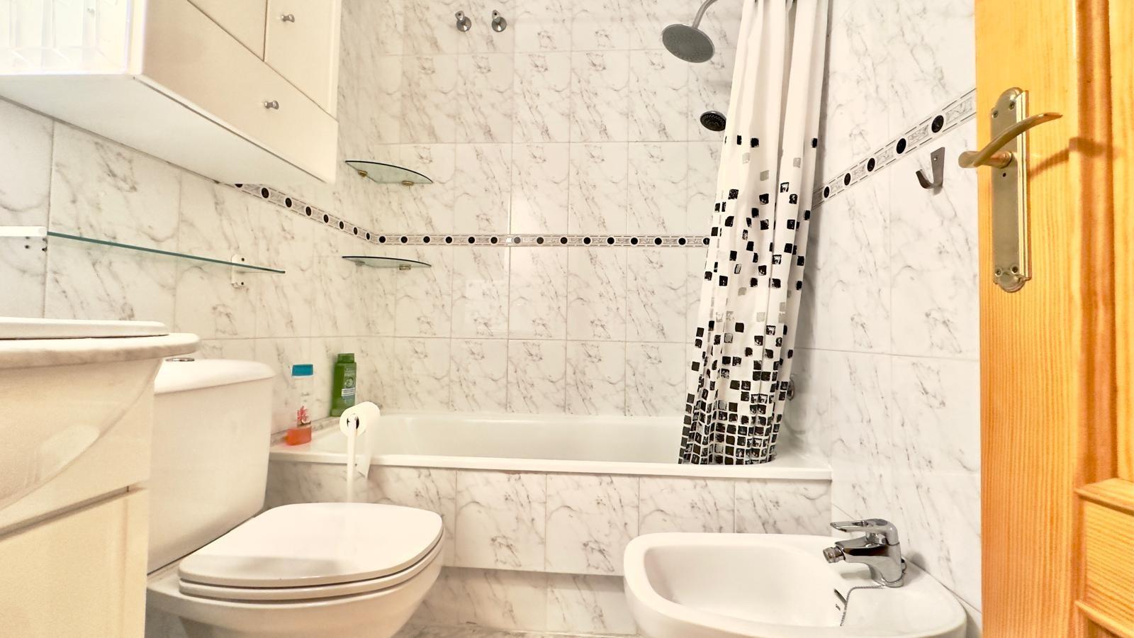 2 Bed, 1 Bath, ApartmentFor Sale, Torrevieja, Alicante