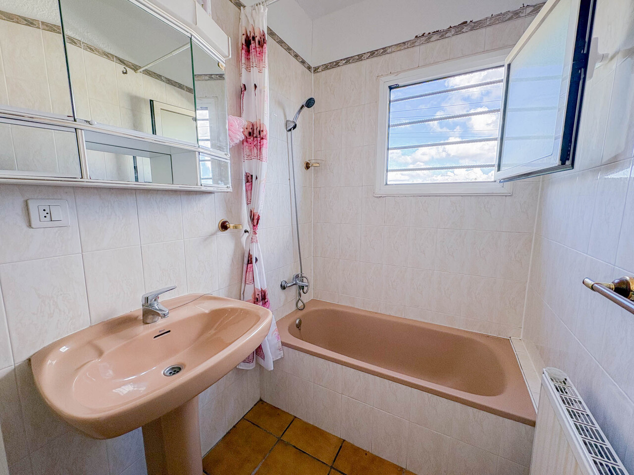 4 Bed, 2 Bath, HouseFor Sale, Los Balcones, Alicante