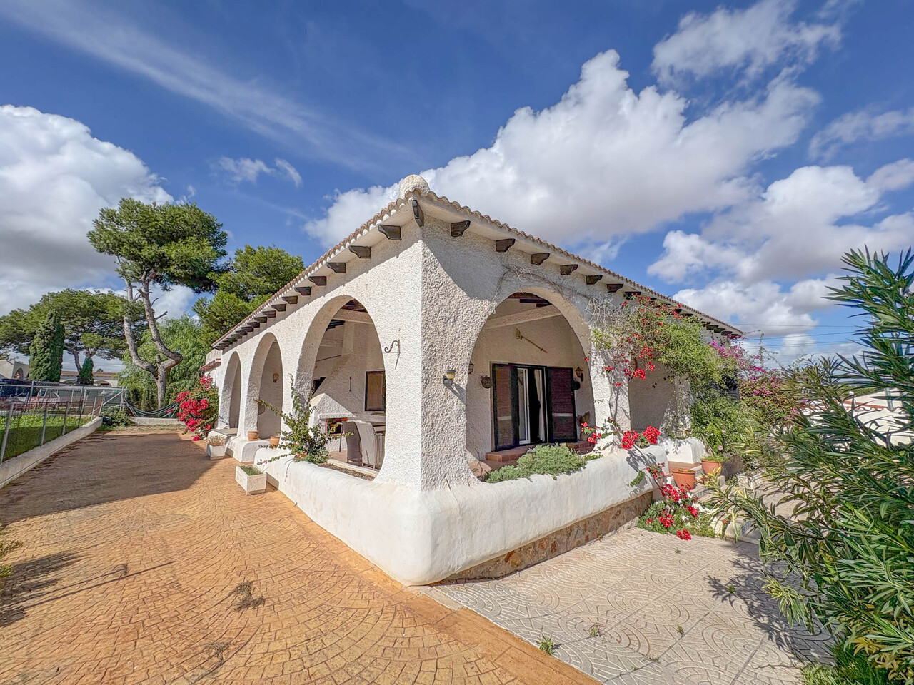 4 Bed, 2 Bath, HouseFor Sale, Los Balcones, Alicante