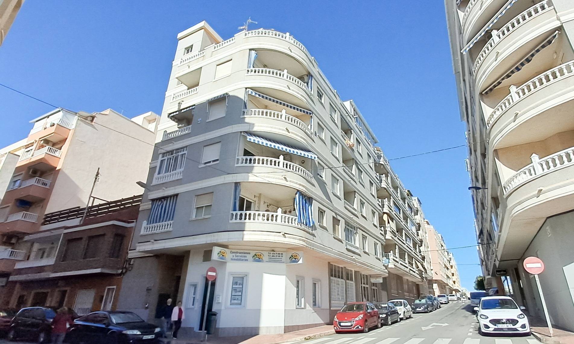 2 Bed, 1 Bath, ApartmentFor Sale, Torrevieja, Alicante