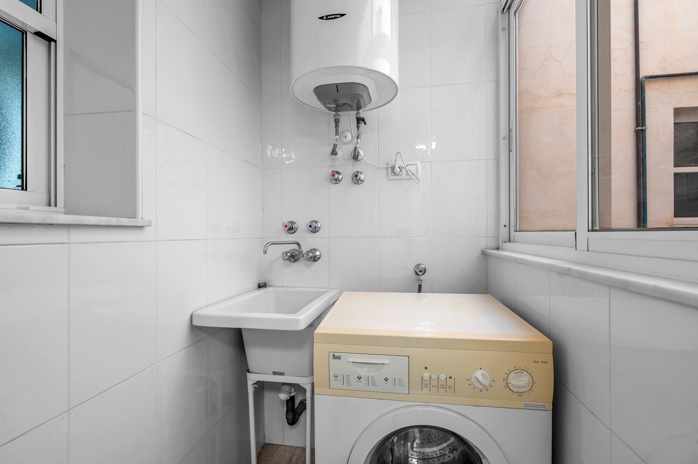 2 Bed, 1 Bath, ApartmentFor Sale, Torrevieja, Alicante