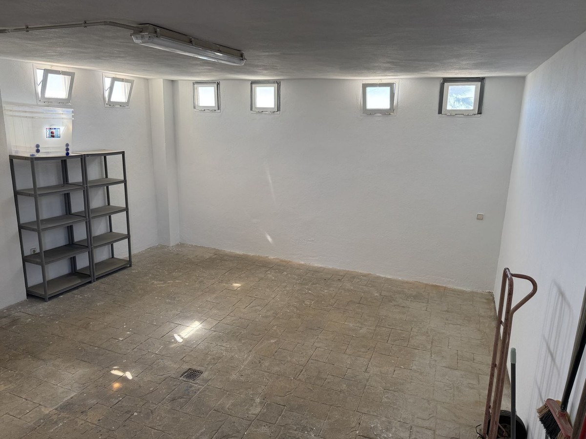 5 Bed, 4 Bath, HouseFor Sale, Estepona, Malaga