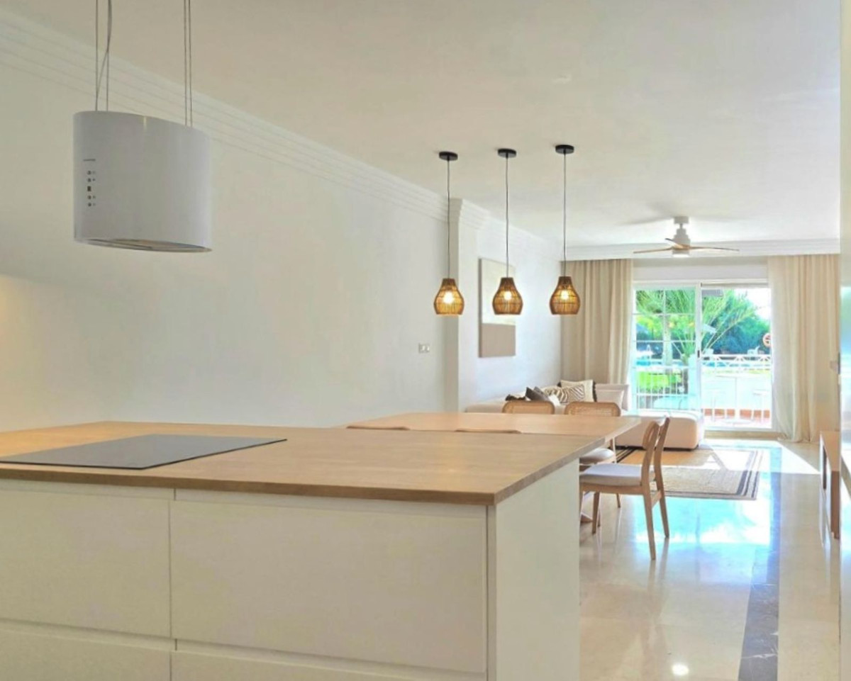 3 Bed, 2 Bath, ApartmentFor Sale, Marbella, Malaga