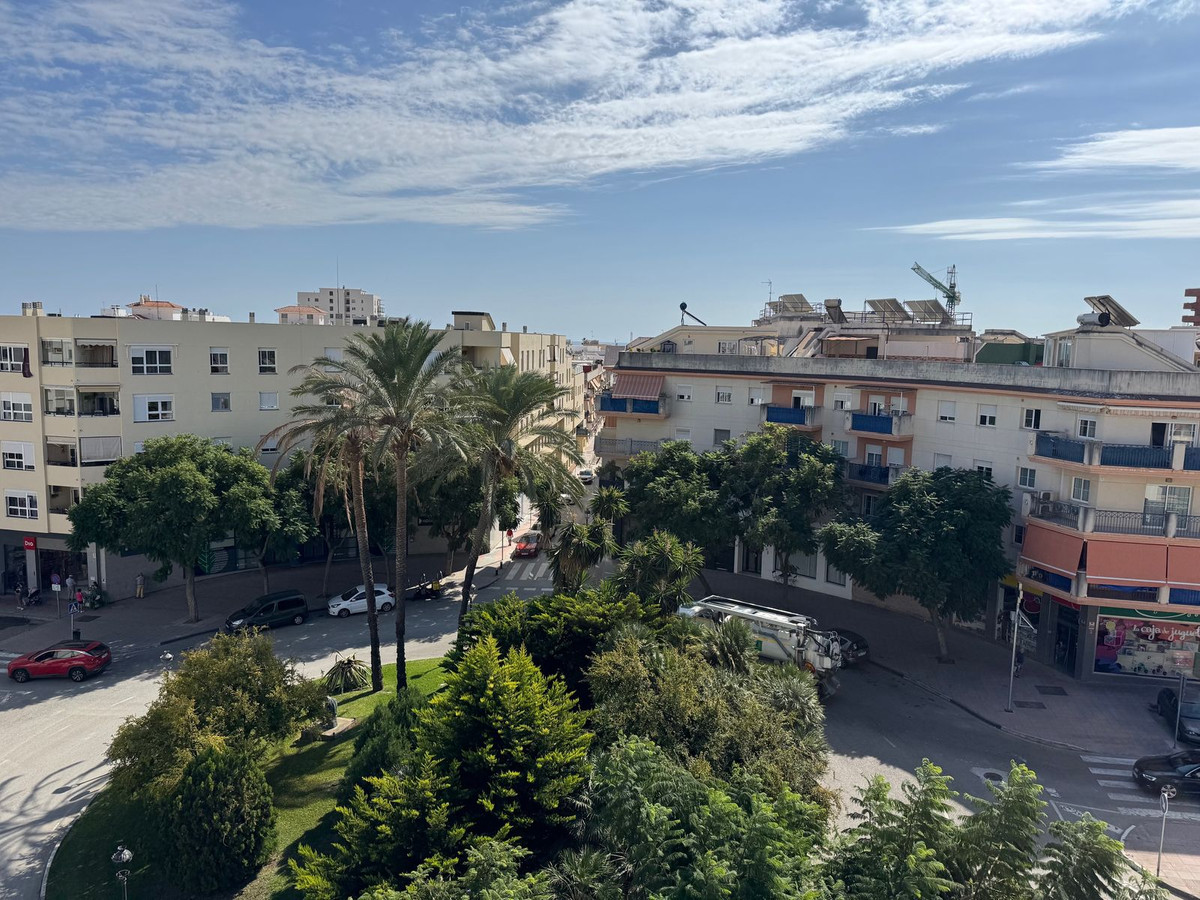 4 Bed, 3 Bath, ApartmentFor Sale, Estepona, Malaga