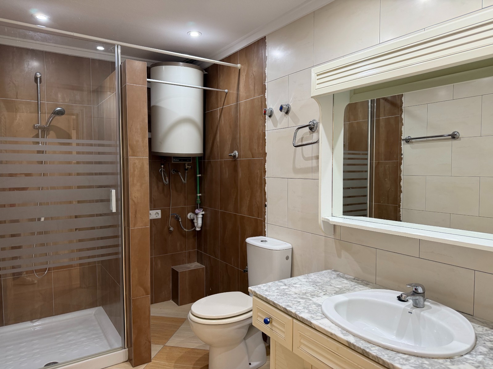 2 Bed, 1 Bath, ApartmentFor Sale, Torrevieja, Alicante